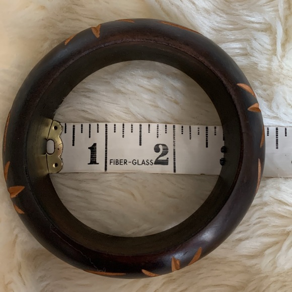 Vintage carved wood star flower bangle bracelet - Picture 9 of 9